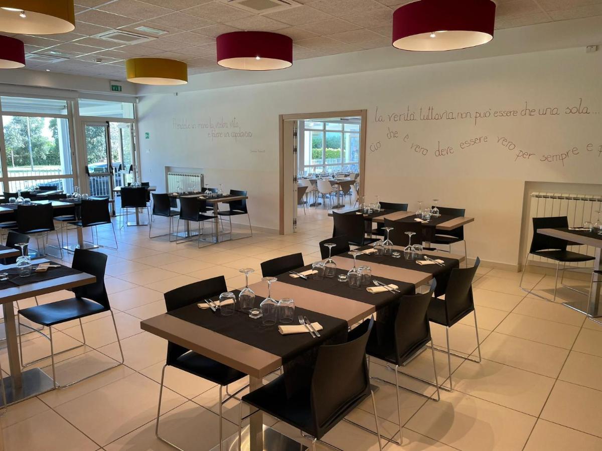 Eliopoli Beach Hostel & Restaurant 티레니아 외부 사진
