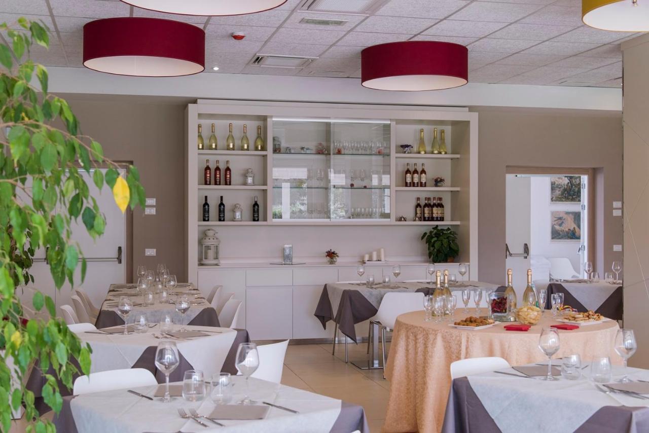 Eliopoli Beach Hostel & Restaurant 티레니아 외부 사진
